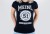 MEINL-T-Shirt-in-schwarz-mit-weiss-aufgedrucktem-College-Logo-auf-der-Brust-Girlie-M37_f1d790d.jpg