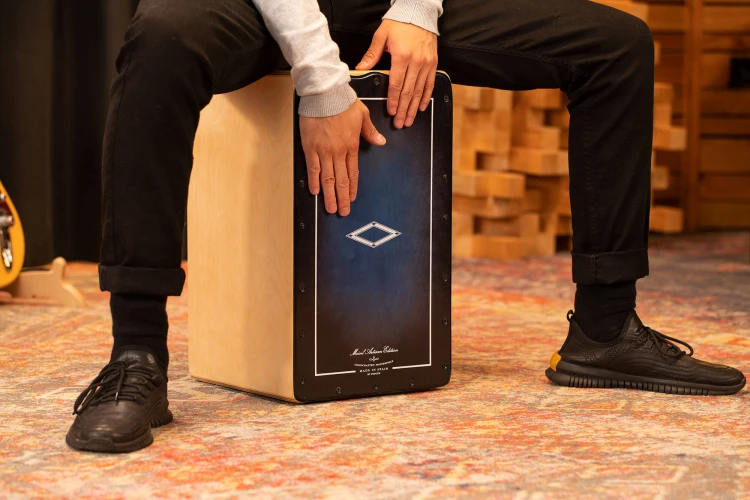 MEINL Percussion Artisan Edition Cajon - Tango Line - Blue Fade polski sklep perkusyjny silesia drum 8.jpg